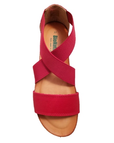 Comfy flat sandals, with soft footbed