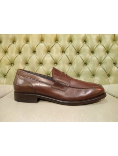 Elegant leather loafers made in Italy