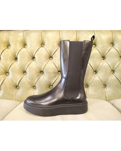 Chelsea boots with no heel, made in Italy