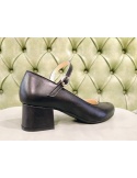 Black pumps with heel, made in Italy