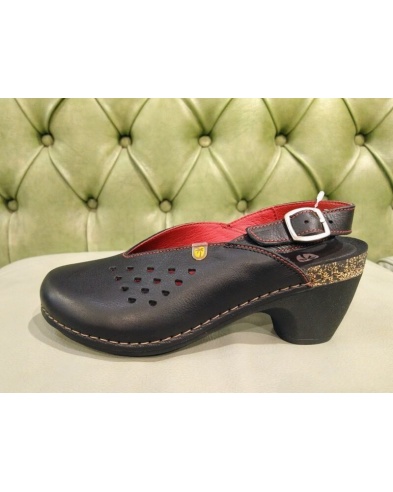 Clogs for women, in genuine leather