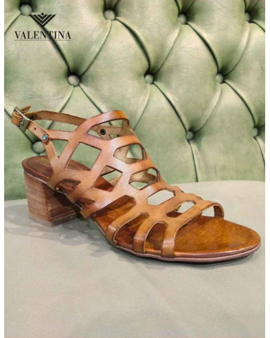 Tan sandals with heel, made in Italy