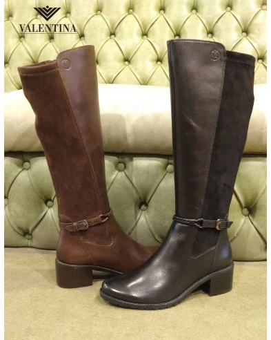 Leather boots with buckle at ankle