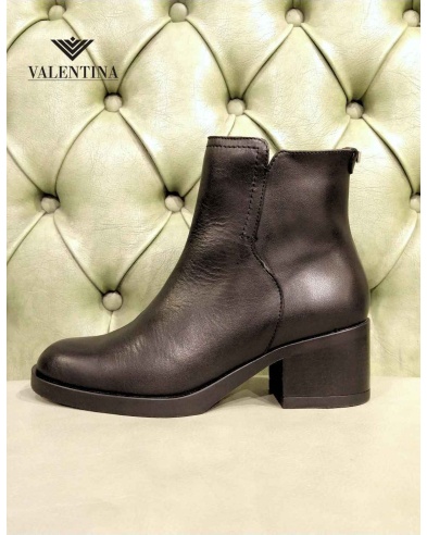 Zipper ankle boots with mid heel