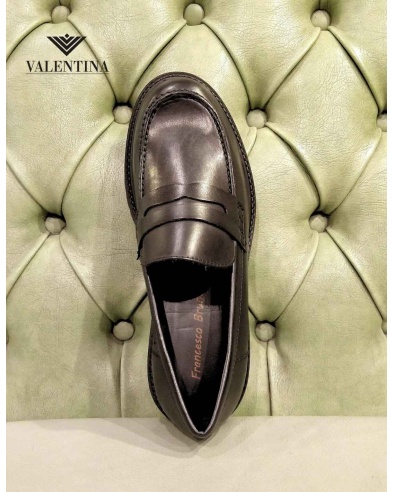 Platform loafers in black leather